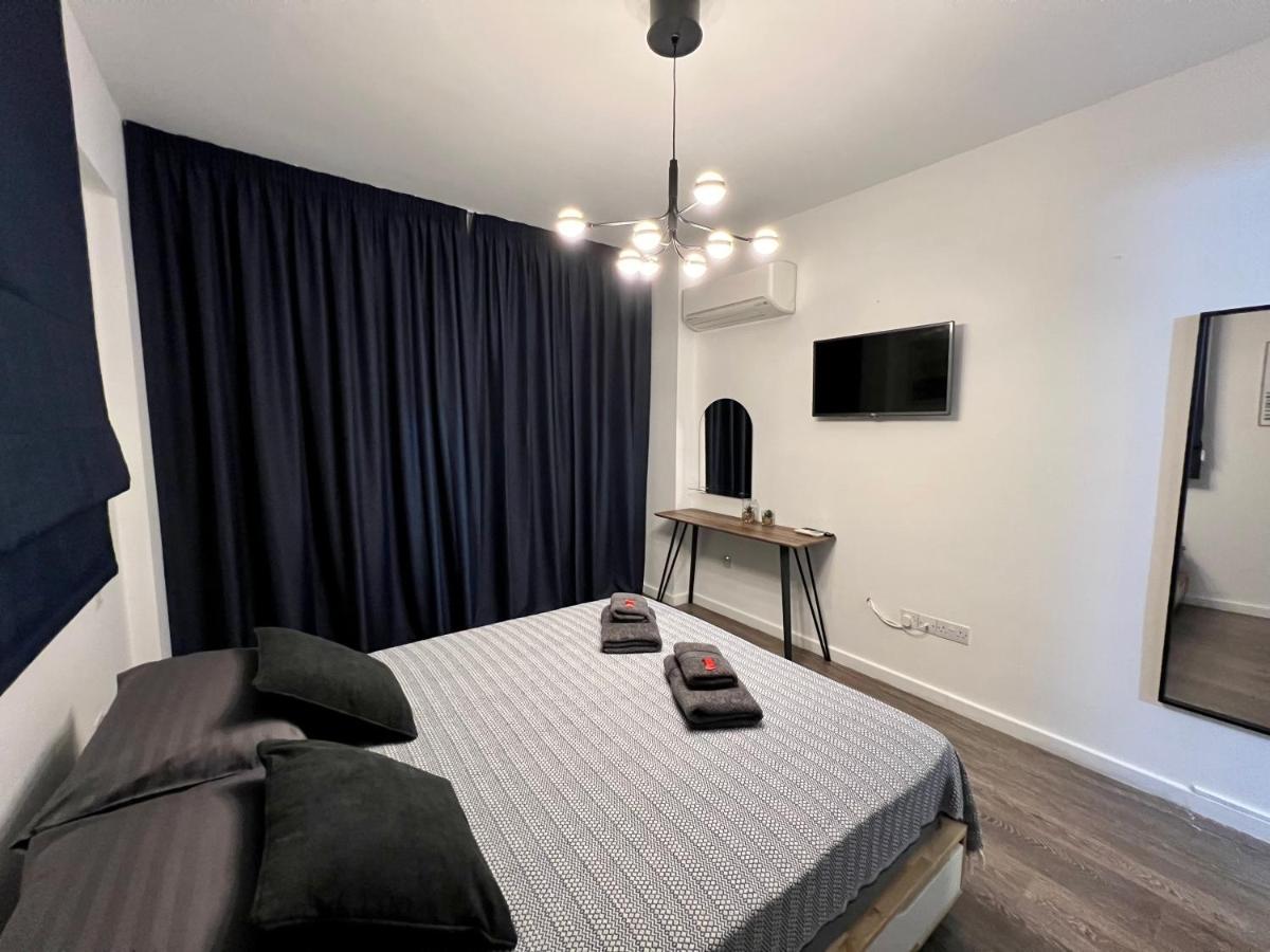 Fat Cow Apartments Ларнака Екстер'єр фото