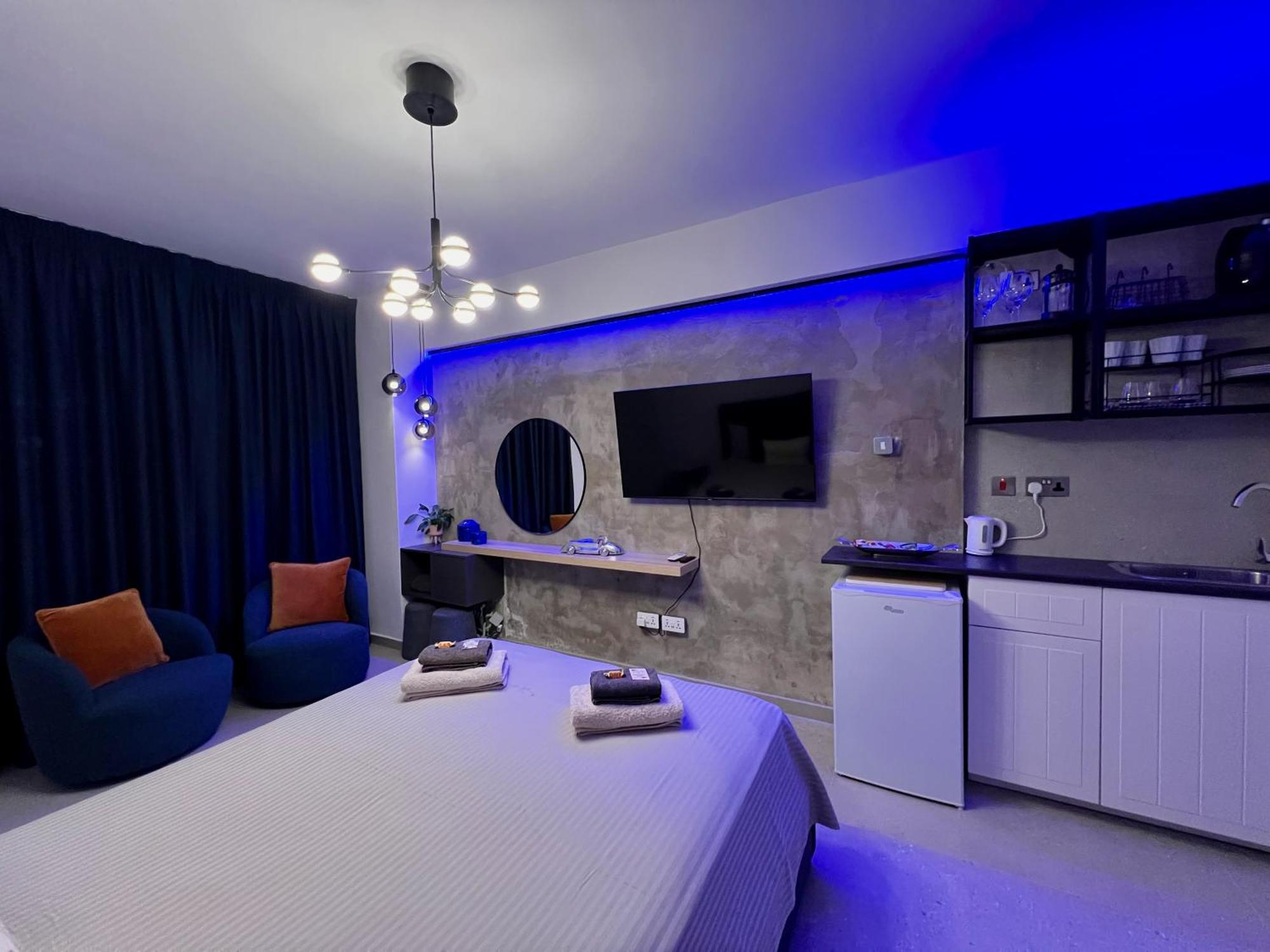 Fat Cow Apartments Ларнака Екстер'єр фото