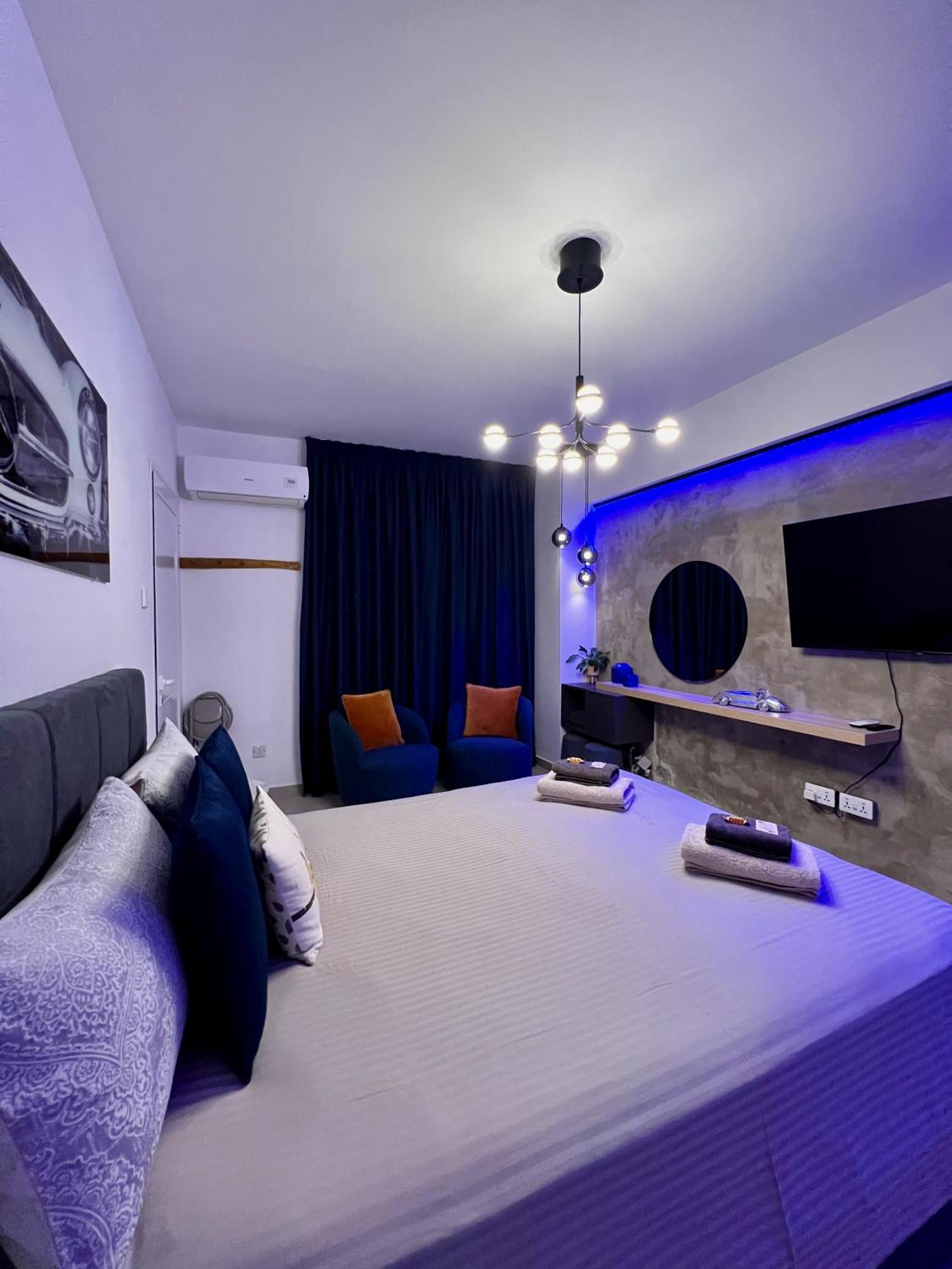 Fat Cow Apartments Ларнака Екстер'єр фото