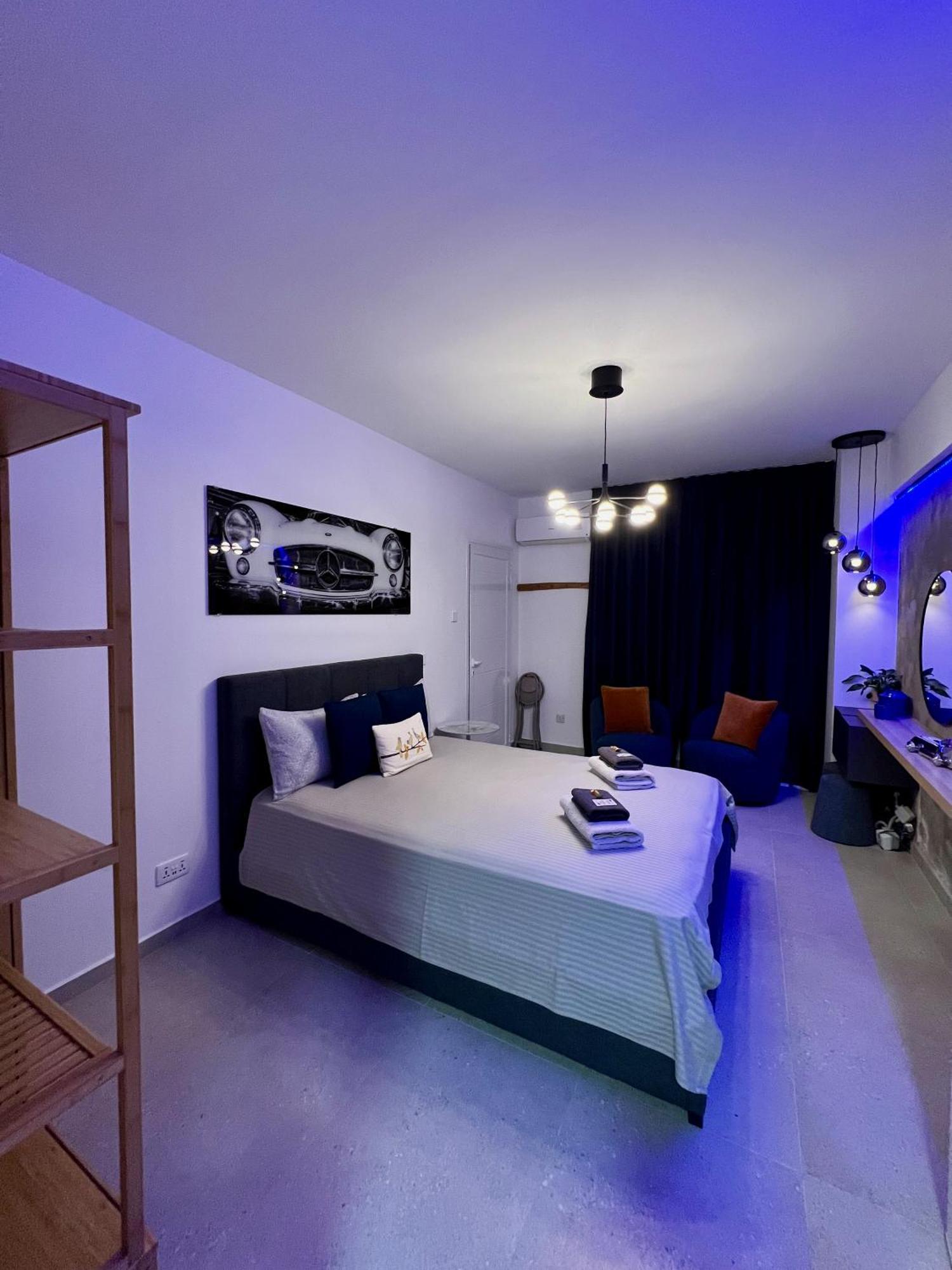 Fat Cow Apartments Ларнака Екстер'єр фото