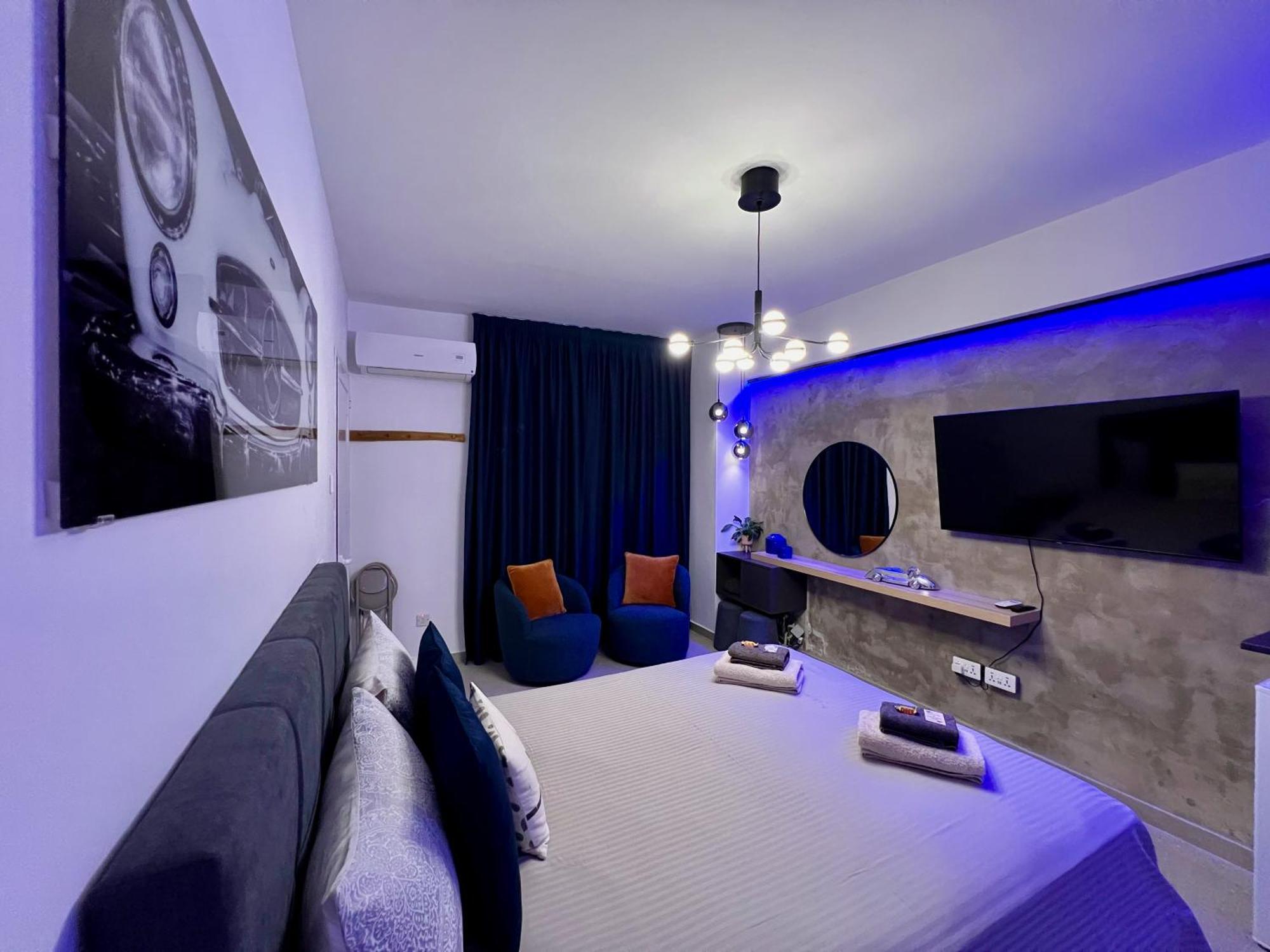 Fat Cow Apartments Ларнака Екстер'єр фото