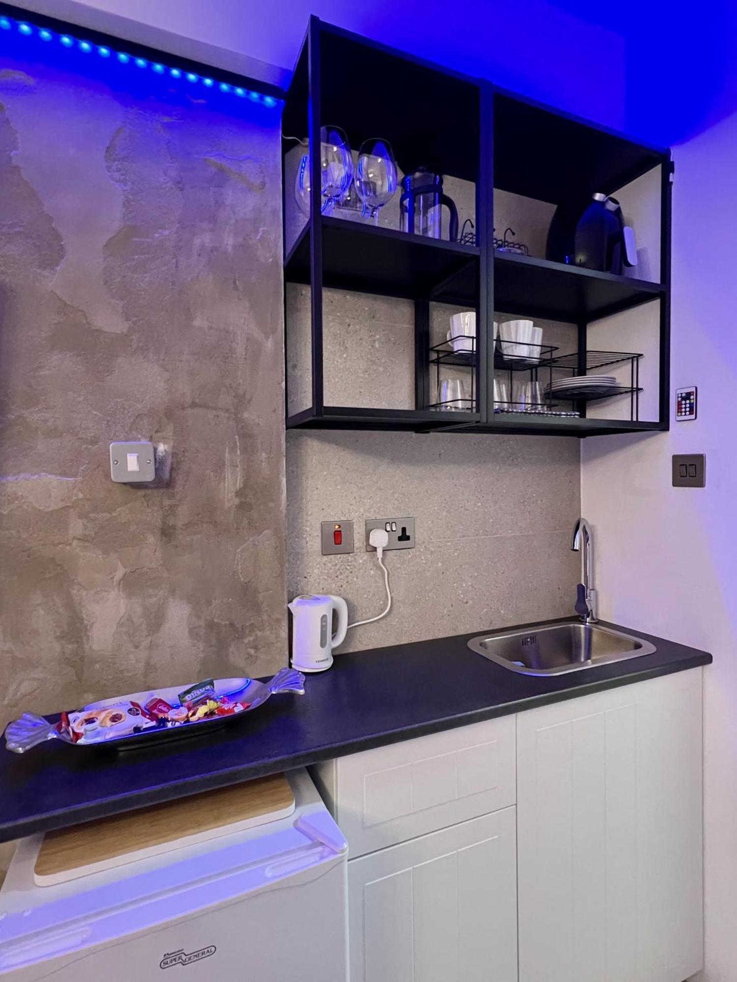 Fat Cow Apartments Ларнака Екстер'єр фото
